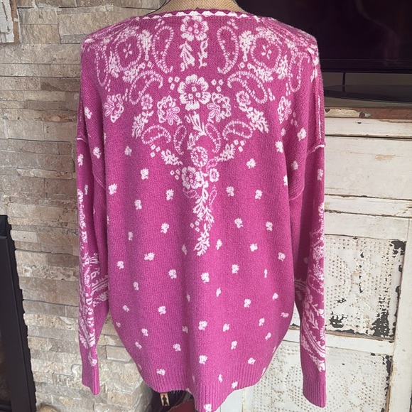 Sundance magenta purple V-neck long sleeve sweater w cream floral paisley detail - Picture 9 of 16
